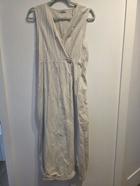 Lungo L'Arno - Sleeveless Linen & Cotton Wrap Maxi Vest. Includes Golden Brooch